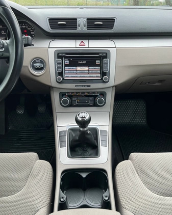 Volkswagen Passat cena 23900 przebieg: 225882, rok produkcji 2010 z Poznań małe 466